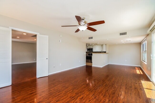 Photo - 1537 E Laurel Ave