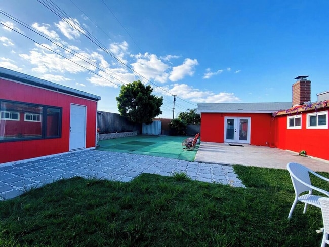 Photo - 8871 Belmont St