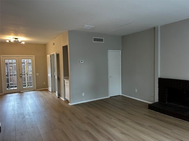 Building Photo - 11710 Southlake Dr Unit 12