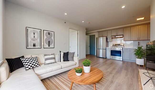 Building Photo - 63-68-68 Austin St Unit 4G Rental