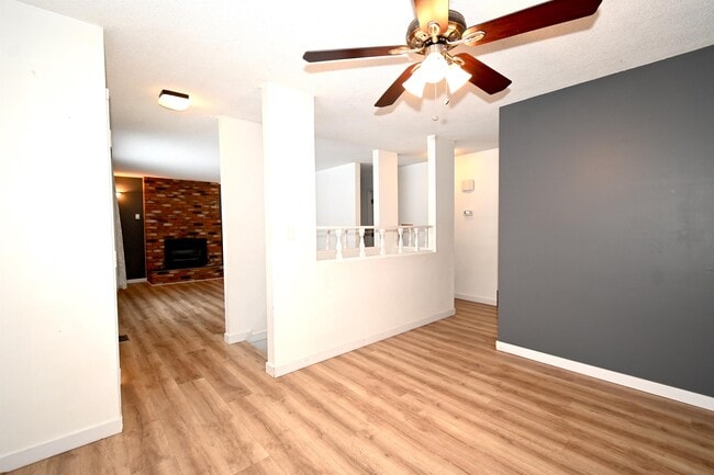 Photo - 2943 Langley Crescent