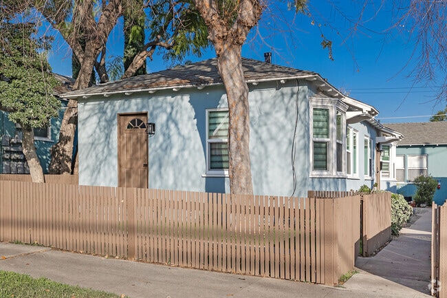 Photo - 1728 N Sierra Bonita Ave