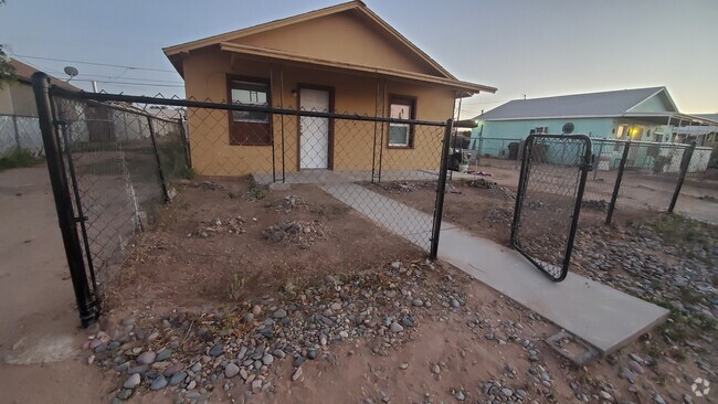 Building Photo - 141 E Ash Ave Rental