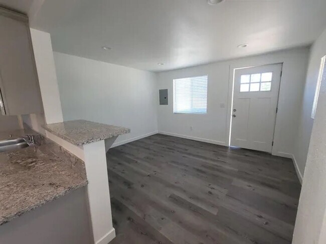 Photo - 625 E 5th Ave Apartamento Unidad ET-0000 / 625 E. 5th Ave
