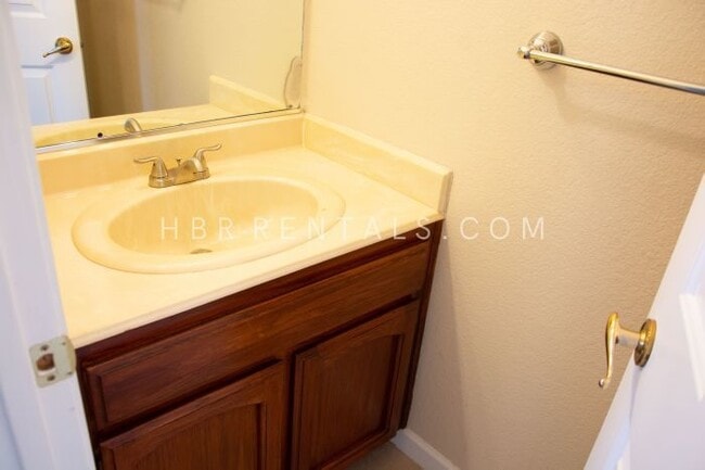 Photo - Charming 3-Bedroom Retreat with Cozy Fireplace in Tracy – Spacious Home with 2.5 Baths!