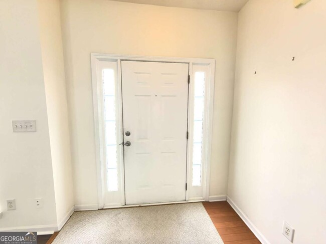 Photo - 619 Kenridge Way