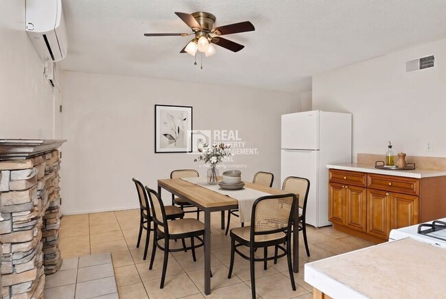 Photo - 3009 Canyon Crest Dr Unit B