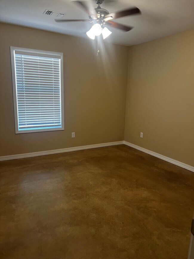 Photo - 1137 Herbert St NW