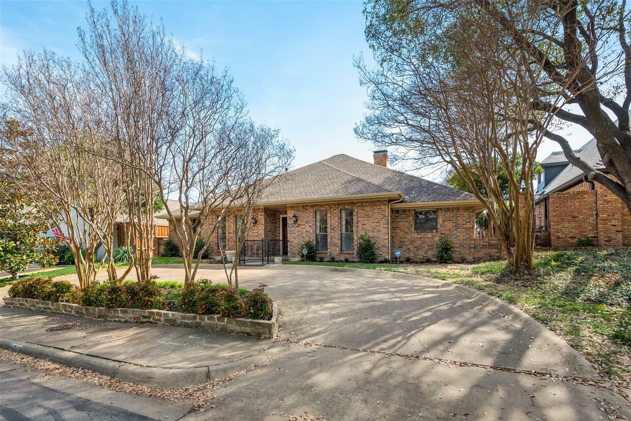 Photo - 6918 Woodland Dr (Dallas, TX)