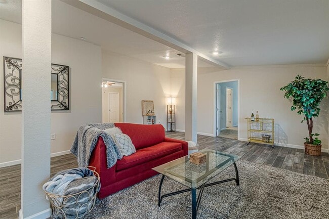 Photo - 560 Persimmon Pass