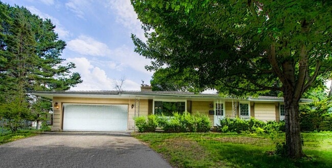 Building Photo - 8613 Zenith Rd