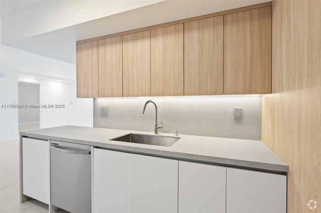 Building Photo - 19195 NE 36th Ct Unit 1803 Rental