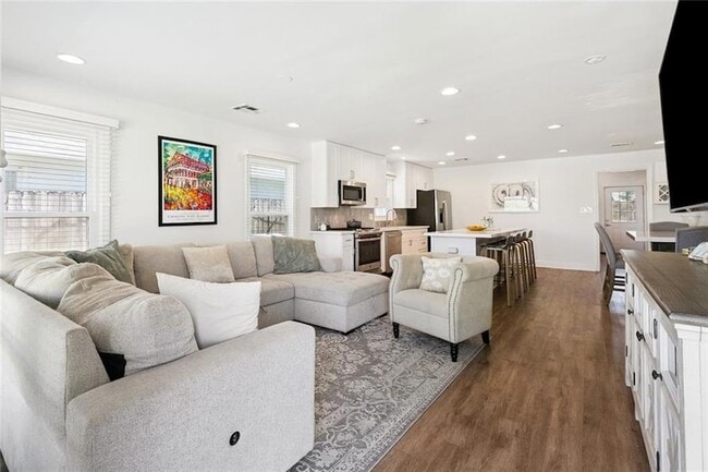 Photo - 940 Florida Blvd