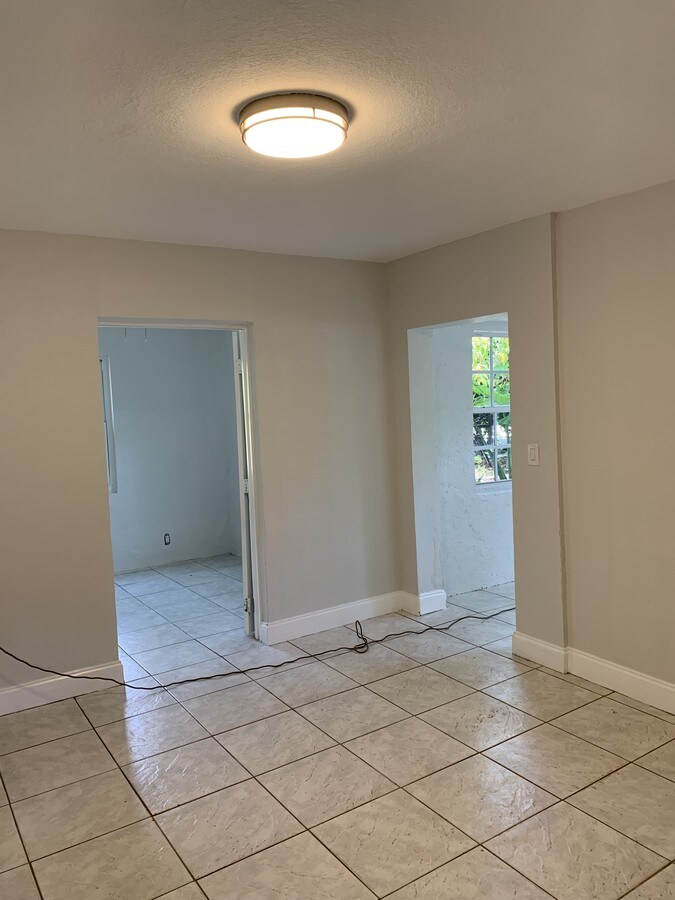 Photo - 2520 NE 182nd St