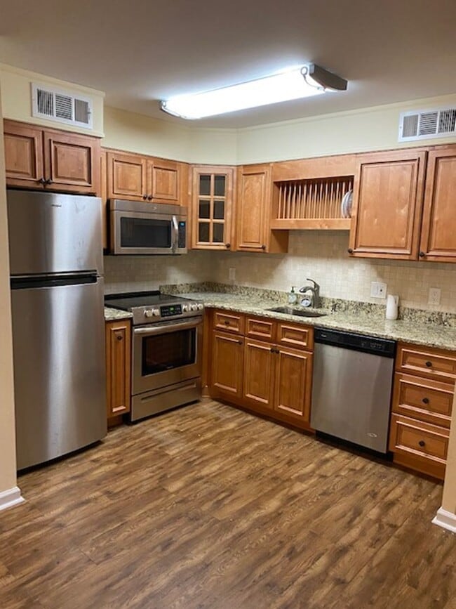 Photo - Colonial Circle