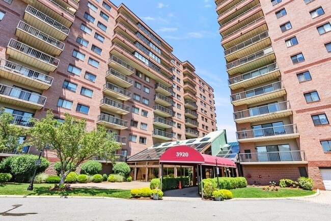 Building - 3920 Mystic Valley Pky Unit 517