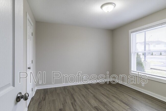 Photo - 120 Kingsridge Dr