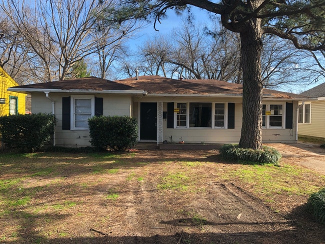 Building Photo - 1204 Waller Ave