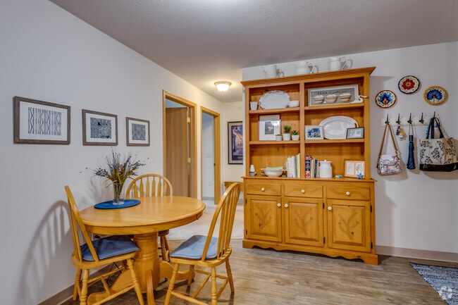 2 BR, 1 BR - 719SF