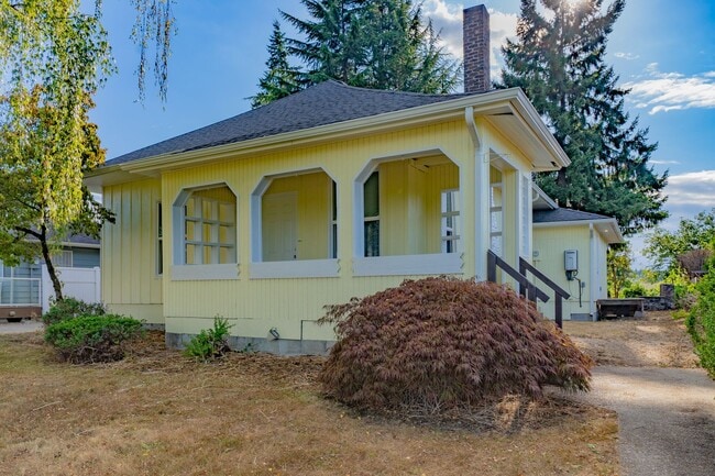 Building Photo - Updated 3-Bed Retreat on a Quiet Street – ... Rental