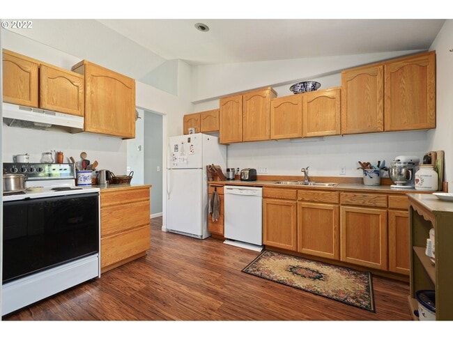 Kitchen - 909 Madrona Ave Unit B