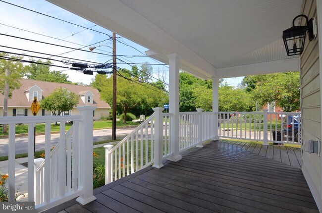 Building Photo - 400 W Wayne Ave Unit 3