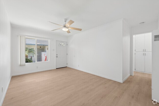 1BR, 1BA - 650SF - Living Room
