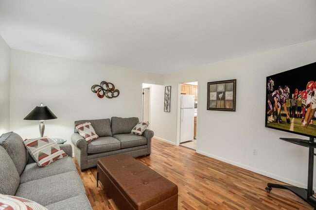 Photo - 9215 Tavistock Dr