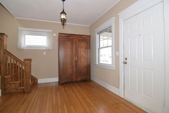 Photo - Great Location Steps From Main Street in S...