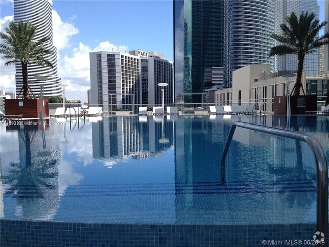 Building Photo - 500 Brickell Ave Unit 1608 Rental