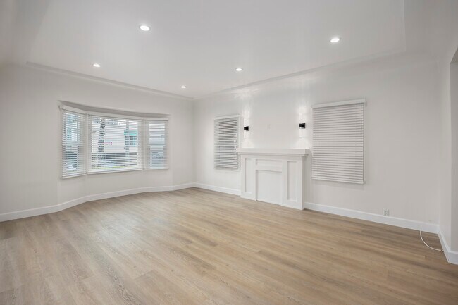 Photo - 5917 Carlton Way