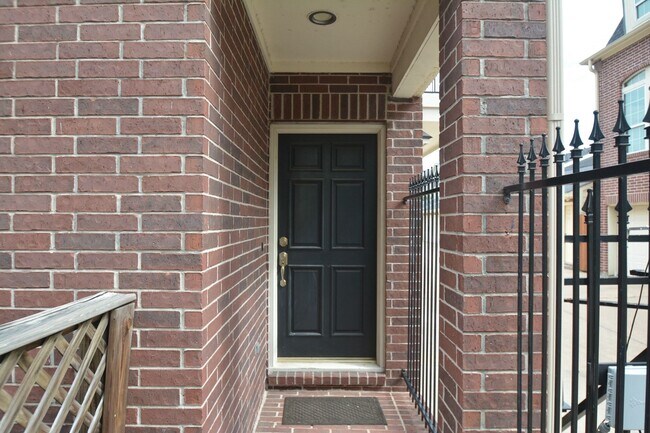 Photo - 2022 Fairview St