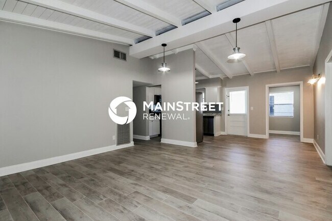 Photo - 4 Bedroom Pet-Friendly Home in Lakeland, FL with Main Street Renewal