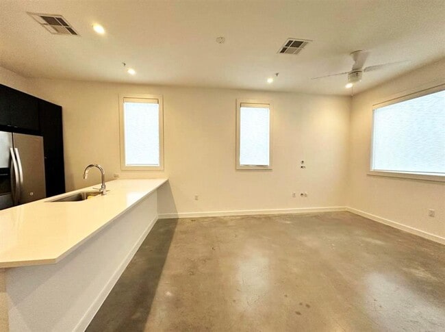 Photo - 1021 1/2 E 38th St Unit 53