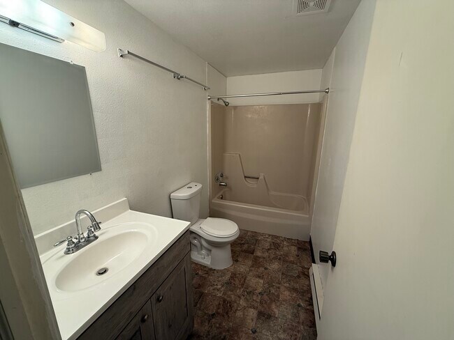 Photo - 418 Kings Ct Unit D