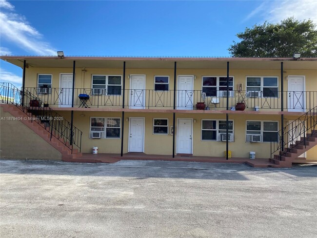 Building Photo - 1281 NW 60th St Unit 6 Rental