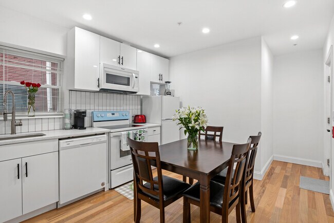 Photo - 3221 Hamilton