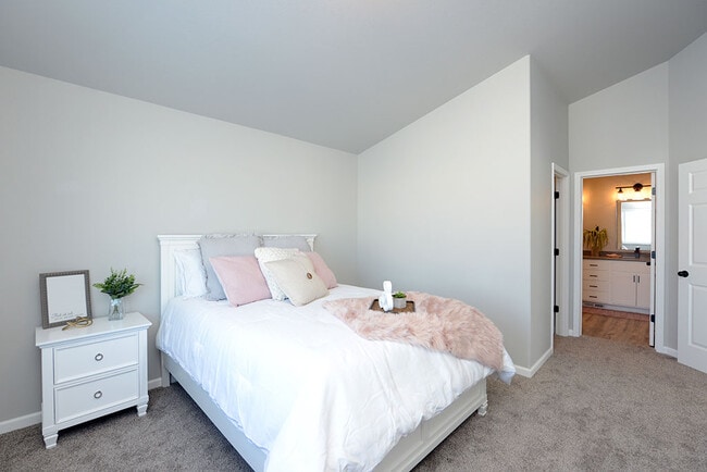 Photo - 1726 18th St N