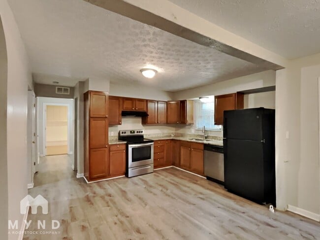 1853 Tamarack Ct N