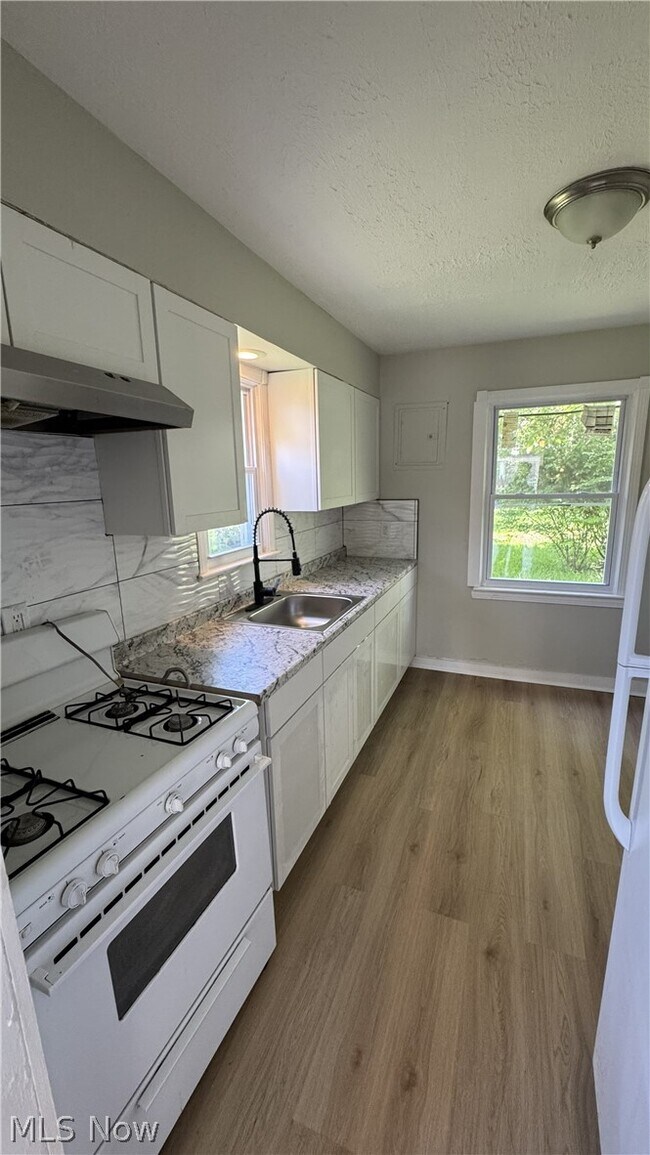 Photo - 11825 Avon Ave