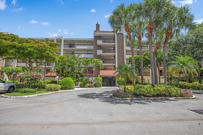 955 Egret Cir Unit 104