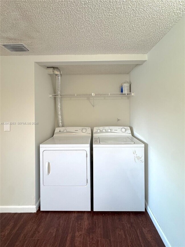 Photo - 3610 N 56th Ave Unidad 218