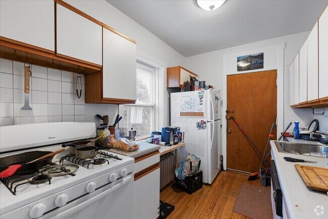 Building Photo - 441 W Oakdale Ave Unit 3W Rental