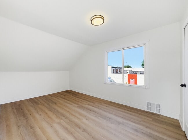 Photo - 329 W Muir Ave