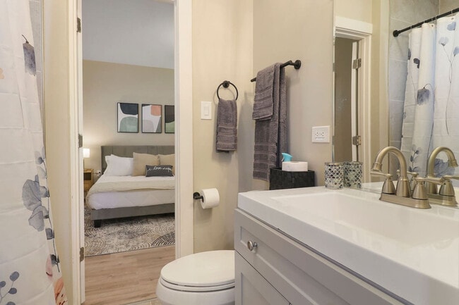 Photo - 5015 Main St Unidad ID1366954P