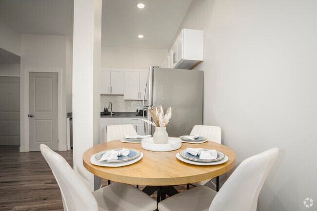 1BR, 1BA - 624SF - Dining Room