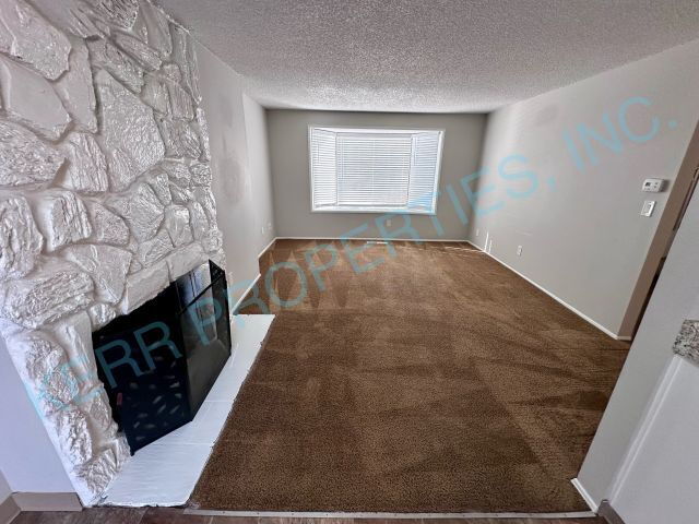 Charming 3-Bed Duplex in Gresham with Spacious 1100 Sq Ft Layout!