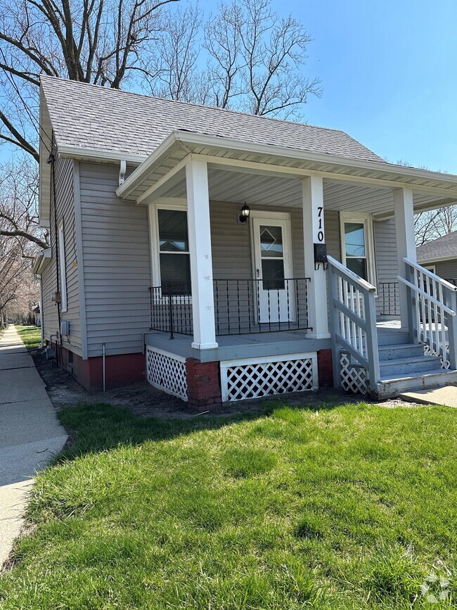 Building Photo - 710 N Lincoln Ave Rental