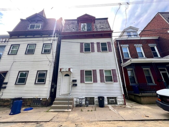 Building Photo - Troy Hill - 3 Bedroom 1.5 Bathroom - Updat... Rental