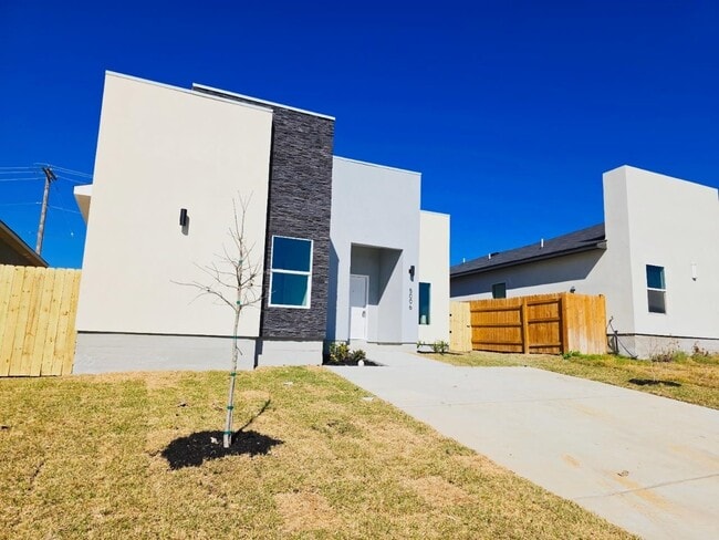 Photo - 5006 Cherimoya Ln